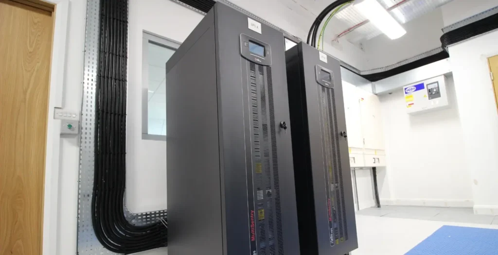Alimentation électrique sécurisée (UPS, groupes électrogènes)